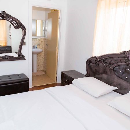 Benjamin Guest House Yiewsley Екстер'єр фото