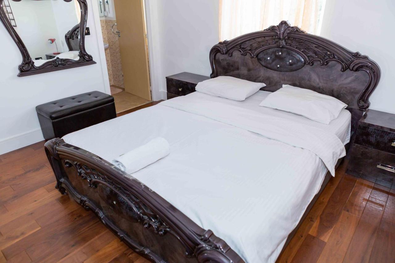 Benjamin Guest House Yiewsley Екстер'єр фото