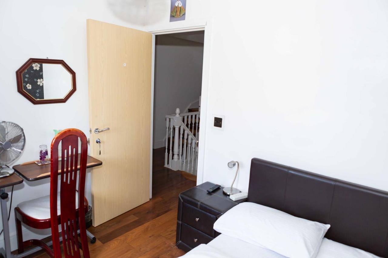 Benjamin Guest House Yiewsley Екстер'єр фото