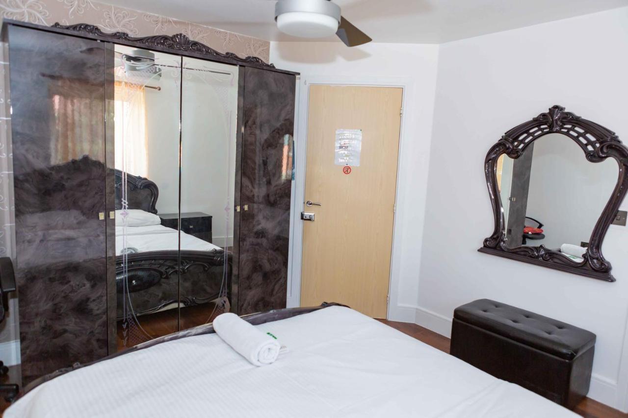 Benjamin Guest House Yiewsley Екстер'єр фото