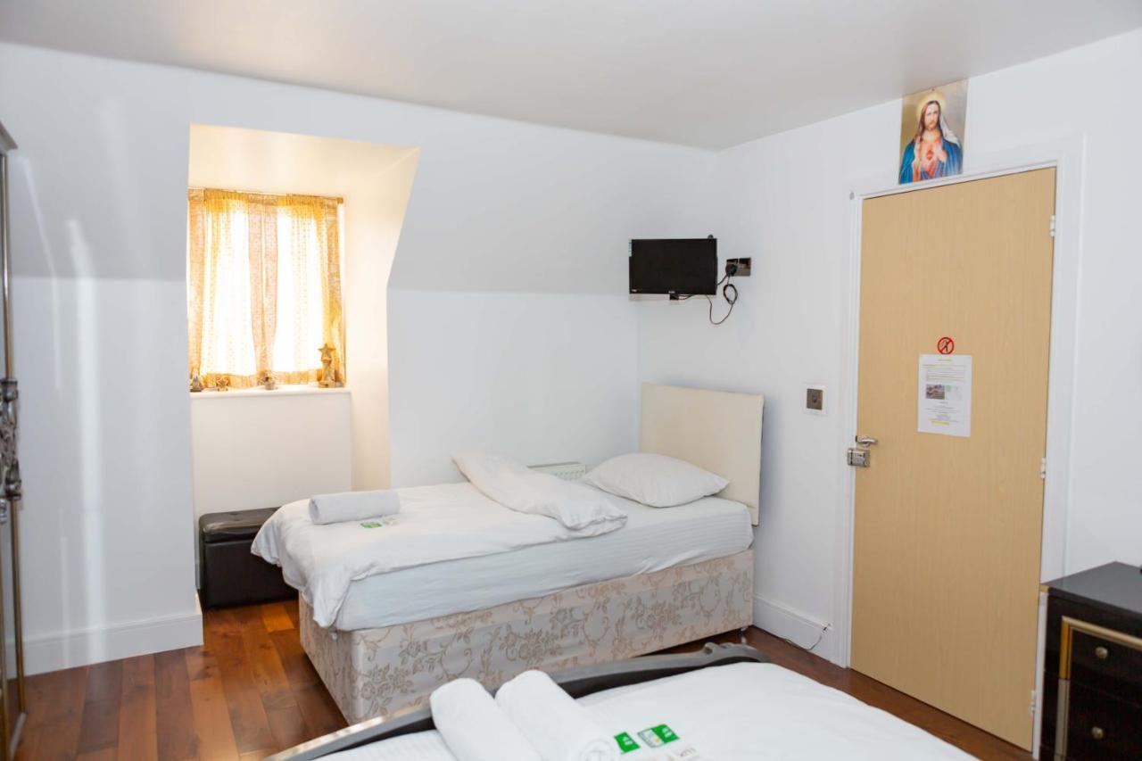 Benjamin Guest House Yiewsley Екстер'єр фото