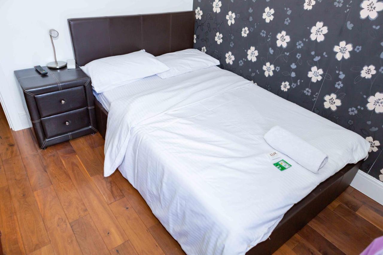Benjamin Guest House Yiewsley Екстер'єр фото