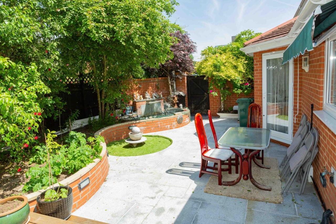 Benjamin Guest House Yiewsley Екстер'єр фото