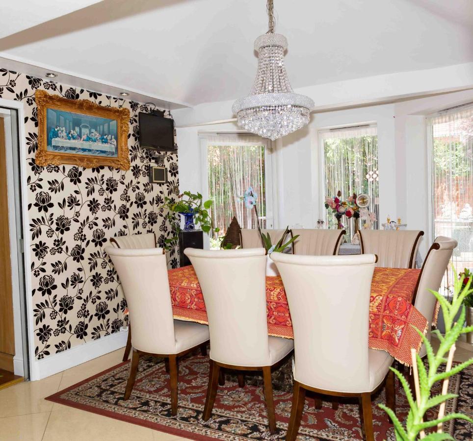 Benjamin Guest House Yiewsley Екстер'єр фото