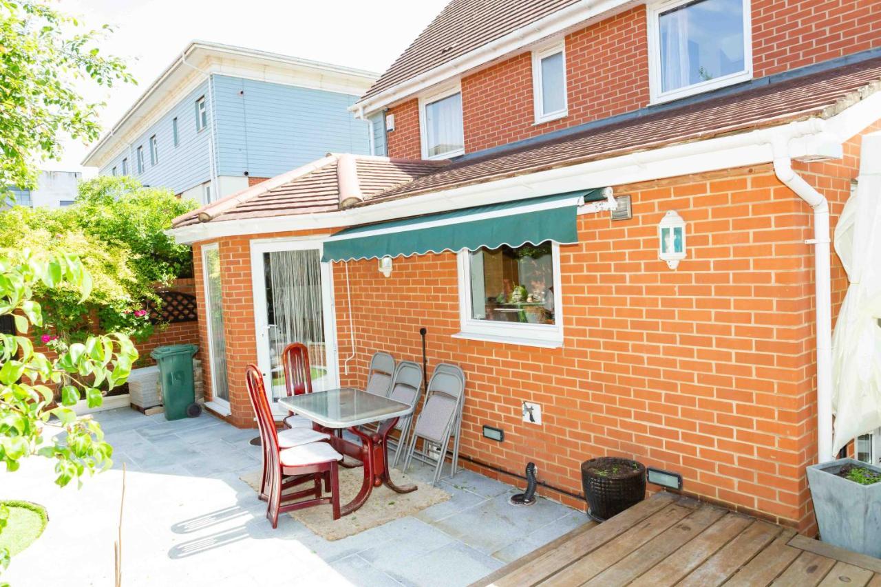 Benjamin Guest House Yiewsley Екстер'єр фото