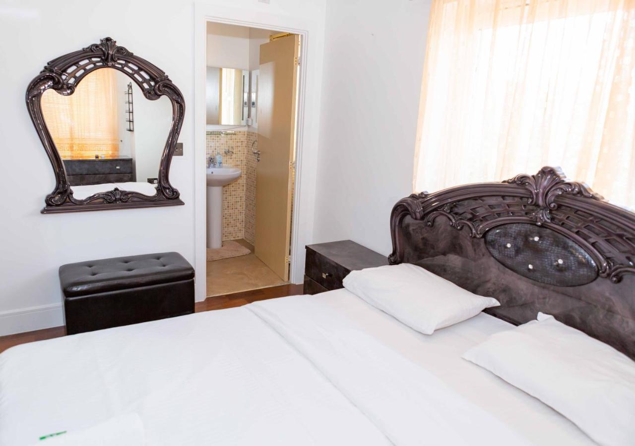 Benjamin Guest House Yiewsley Екстер'єр фото