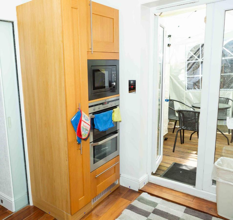 Benjamin Guest House Yiewsley Екстер'єр фото
