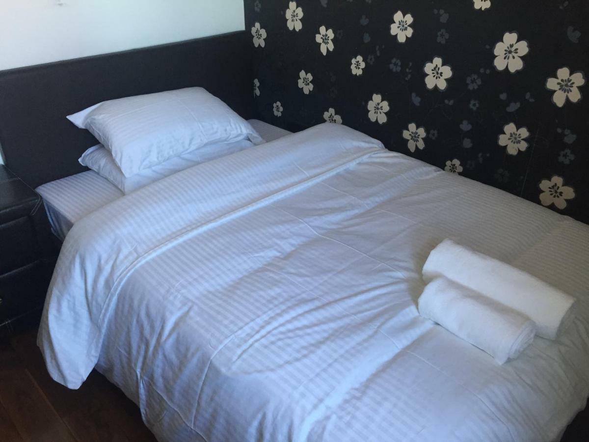 Benjamin Guest House Yiewsley Екстер'єр фото
