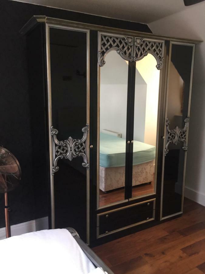Benjamin Guest House Yiewsley Екстер'єр фото