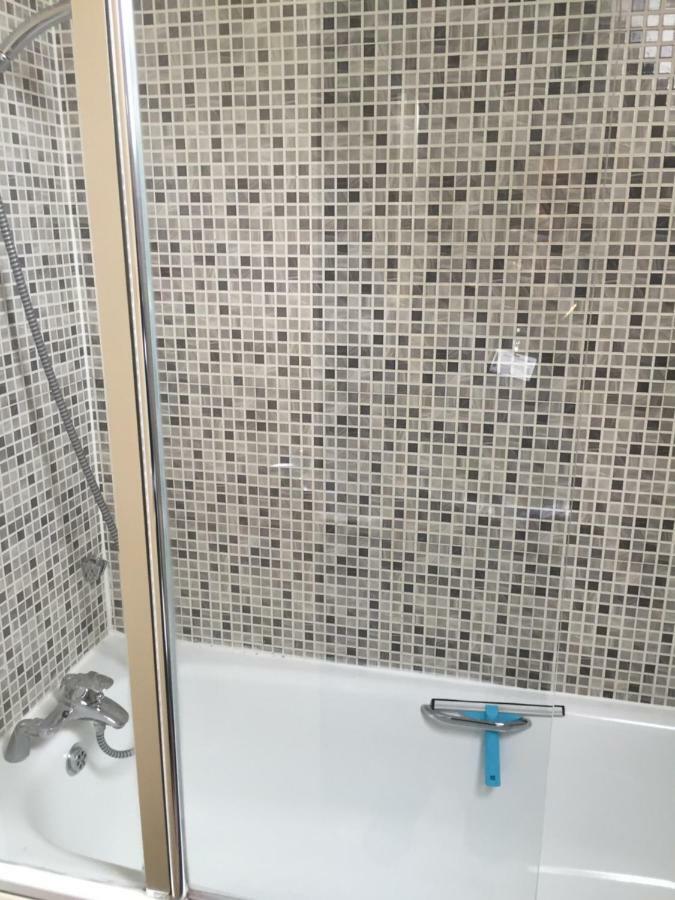 Benjamin Guest House Yiewsley Екстер'єр фото