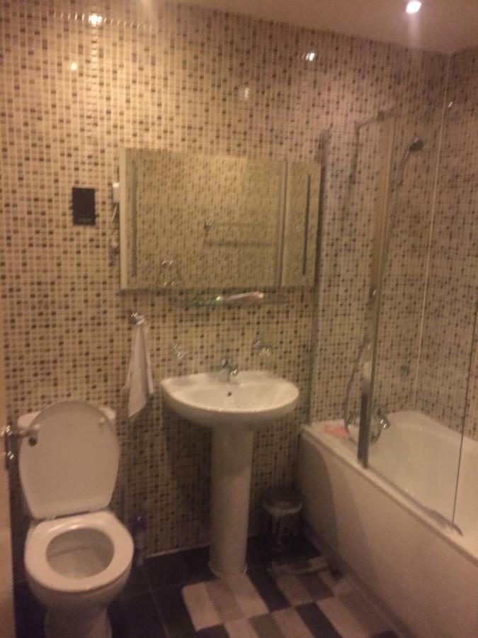 Benjamin Guest House Yiewsley Екстер'єр фото