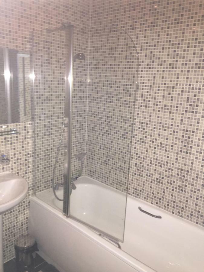 Benjamin Guest House Yiewsley Екстер'єр фото